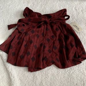 Forever 21 burgundy  and black skort